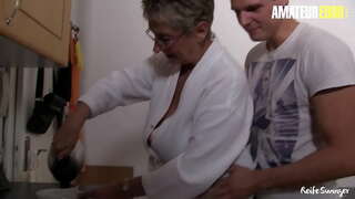 REIFE SWINGER - #Erna - Похотливая Пума Белән Зур Жопой Прыгает Бу Члене Һәм отсасывает Үзенең Ир-атка