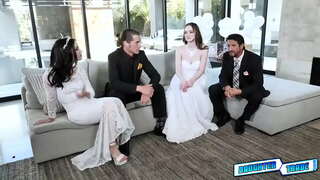 Daddies உதவி வெளியே தங்கள் stepdaughters ஹேசல் மூர் மற்றும் Jazmin லவ் பெற சில செக்ஸ் அறிவு