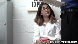 Kelly mendapat fucked di atas meja pejabat